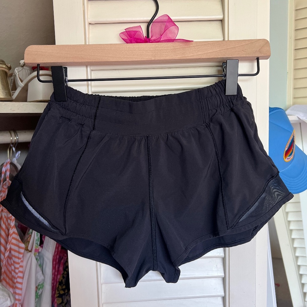 Lululemon Hotty Hot Shorts - Size 4 - 2.5 inseam - low rise